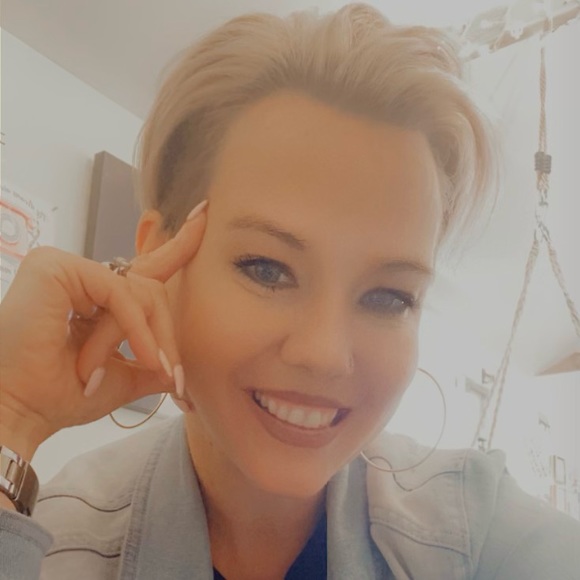 Meet your Posher, Mandie - Picture 1 of 1